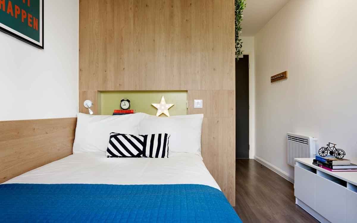 Bronze En-suite - Image 1