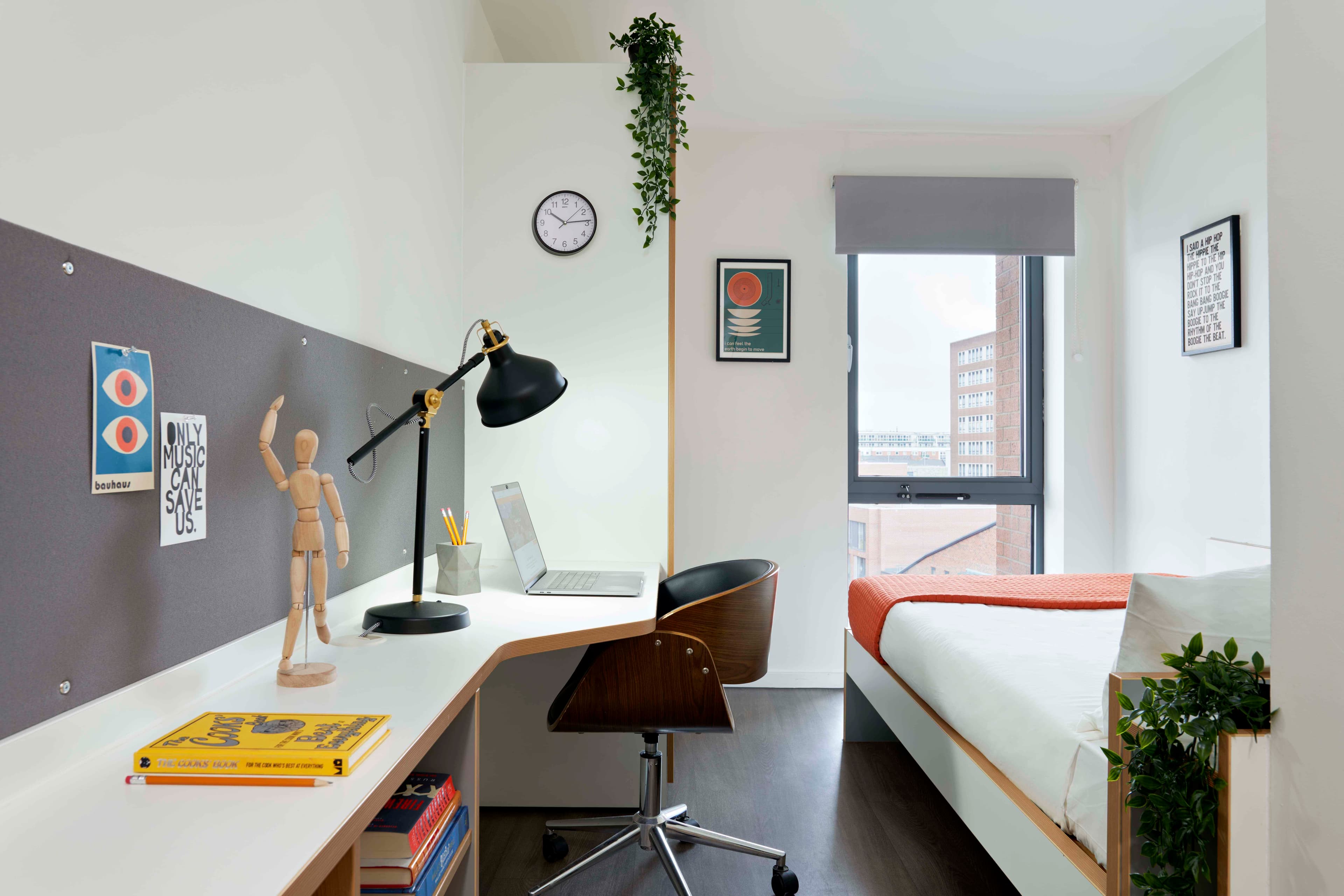 Silver En-suite - Image 1