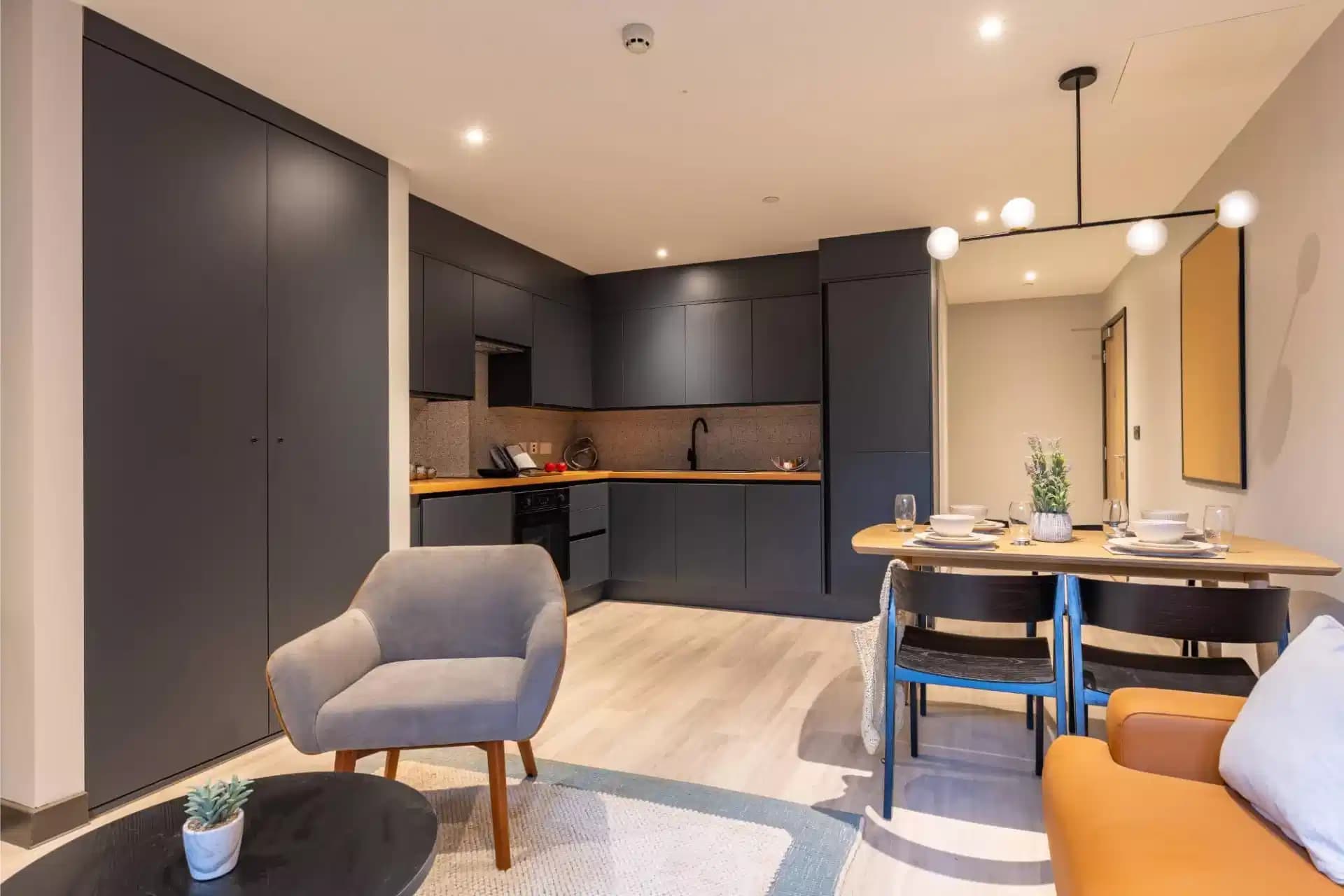 Compact Ensuite  - Image 5