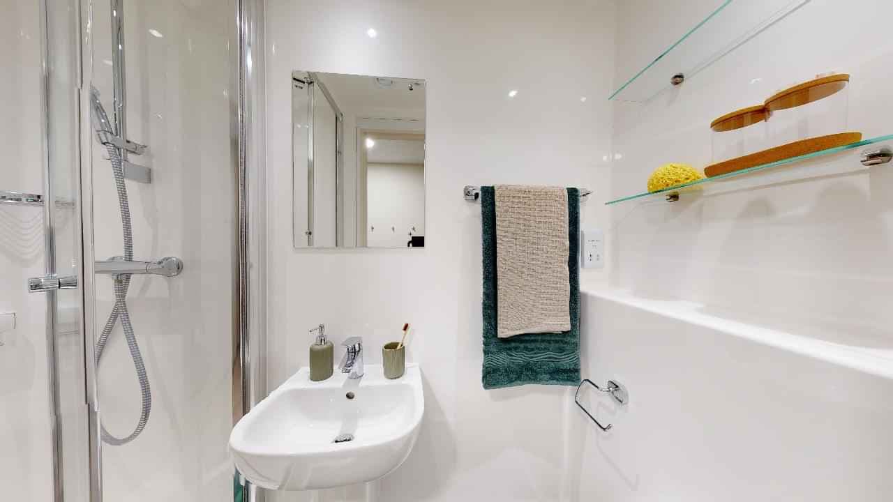 Two Bed Apartment - Image 4