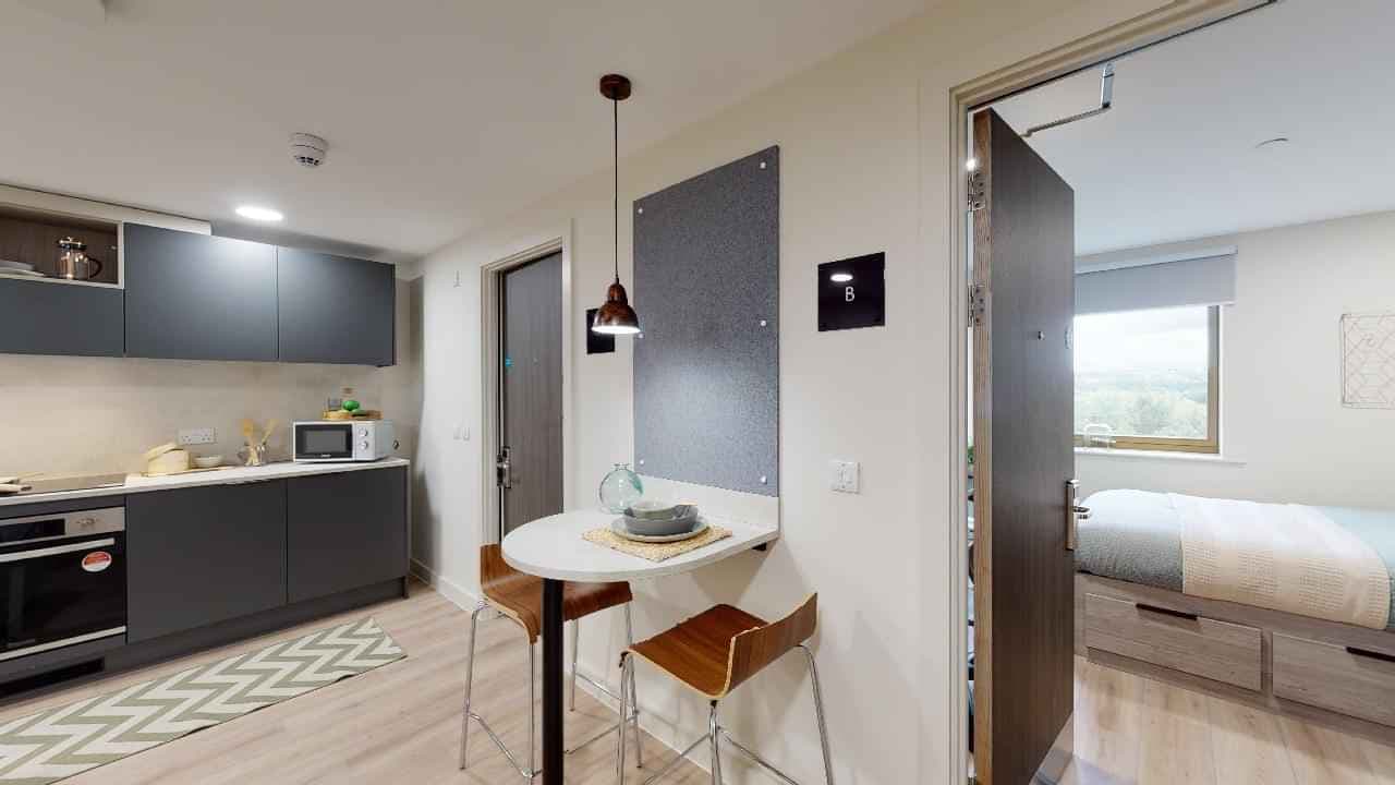 Two Bed Apartment - Image 7