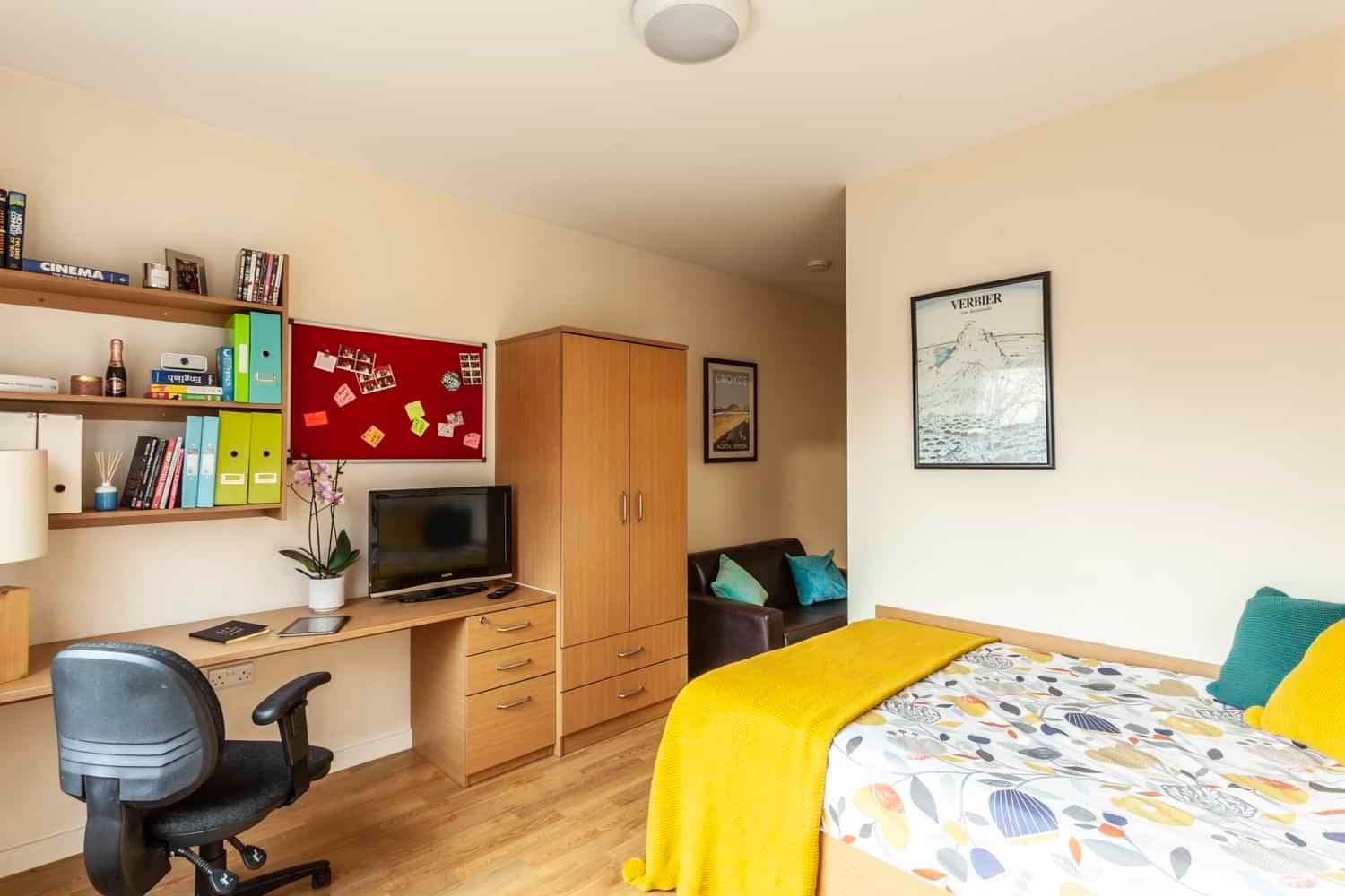 Studio Bronze- Annex - Image 1