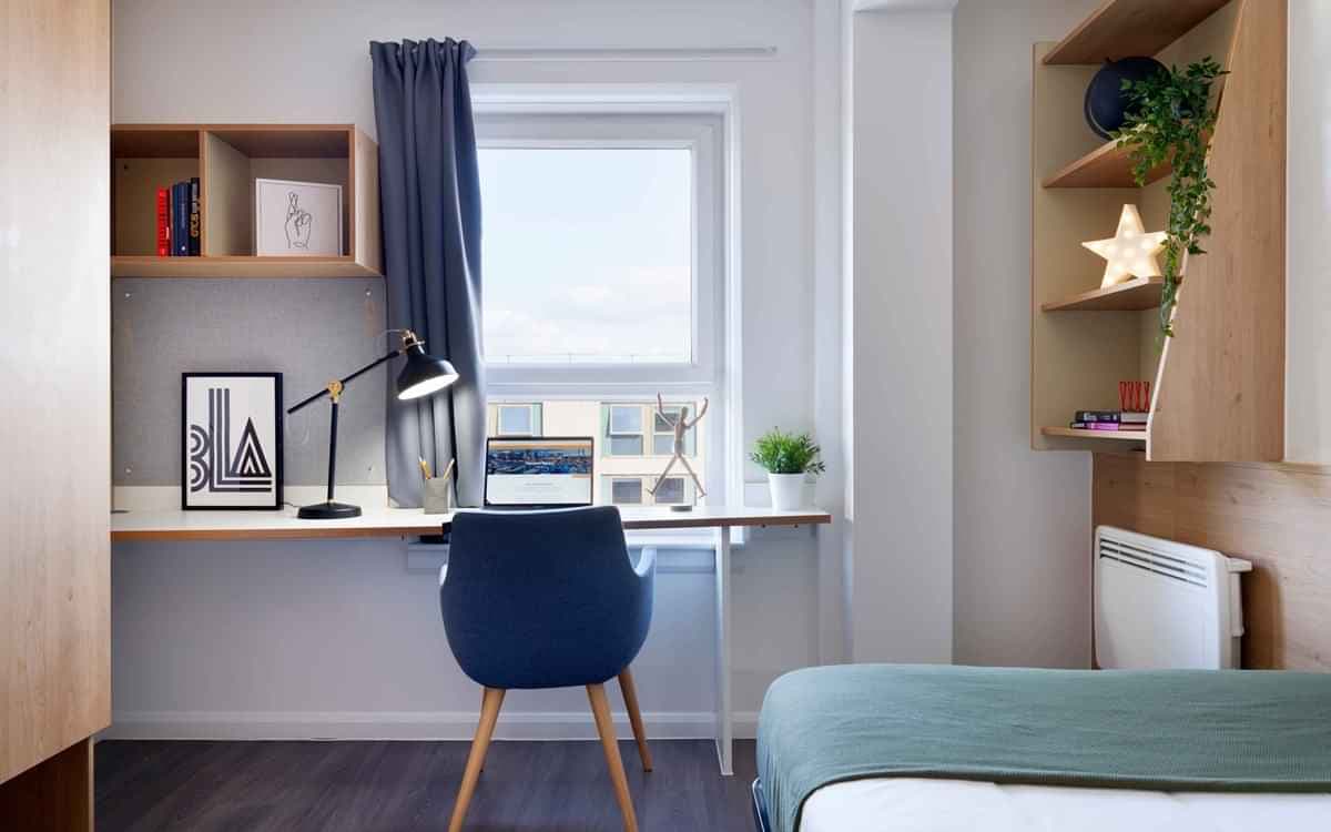 Silver En-suite - Image 1