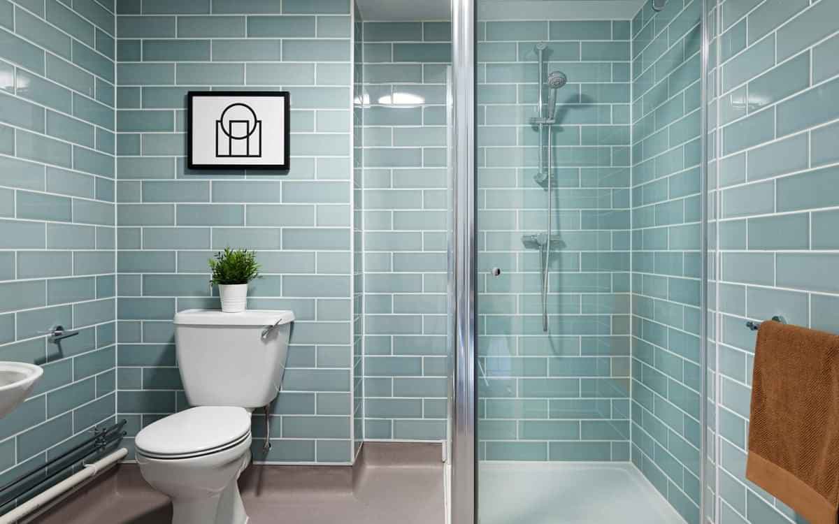 Gold En-suite - Image 2