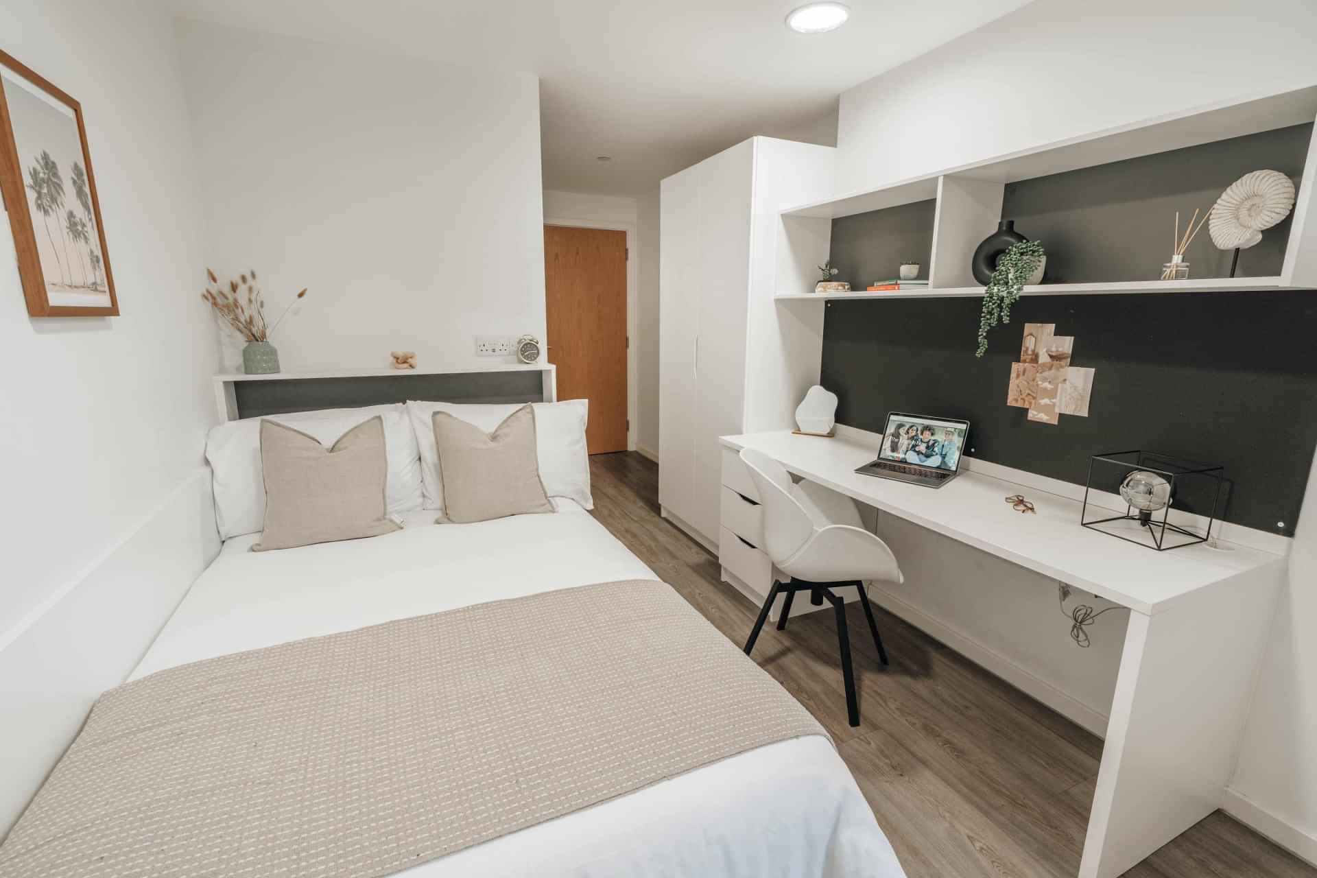 Sea View En Suite - Image 1