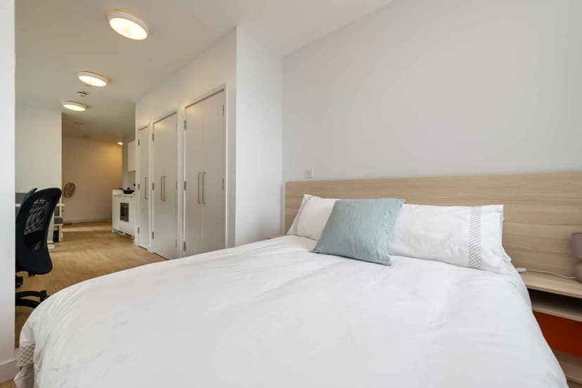 VIP Studio - Image 1