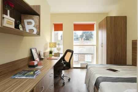 Premier Wet Room En-Suite - Image 1