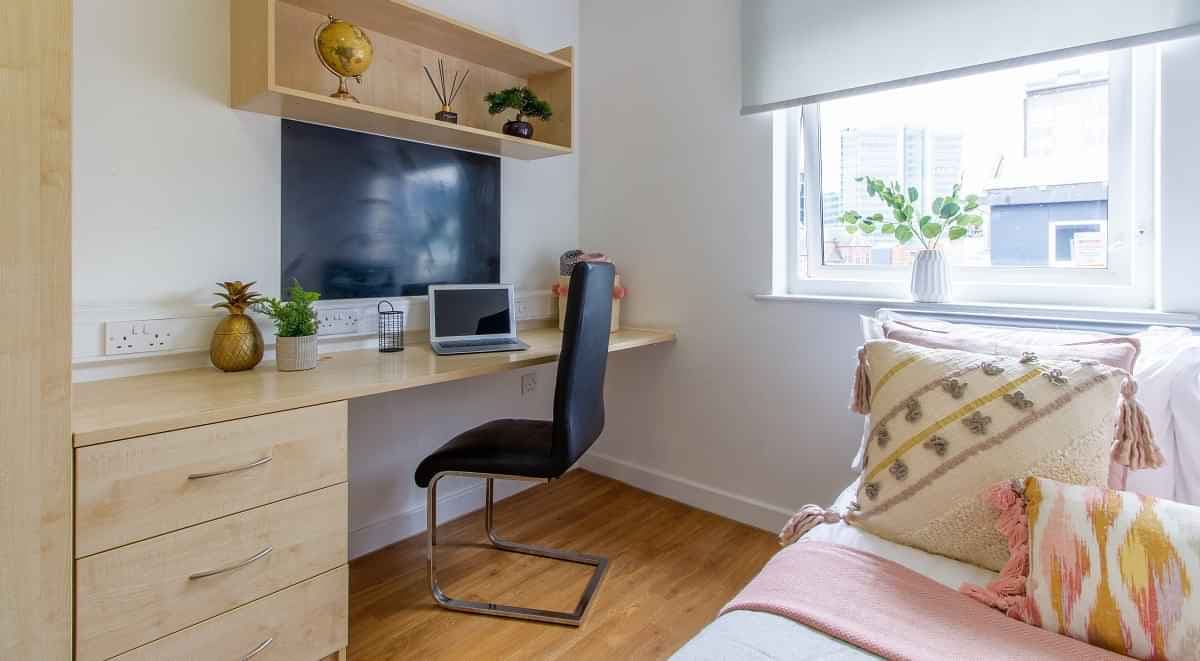 Silver Ensuite - Image 2