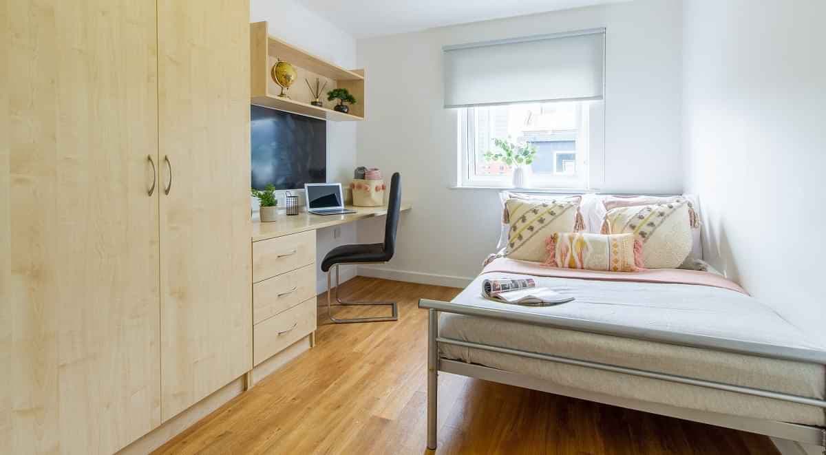 Silver Ensuite - Image 1