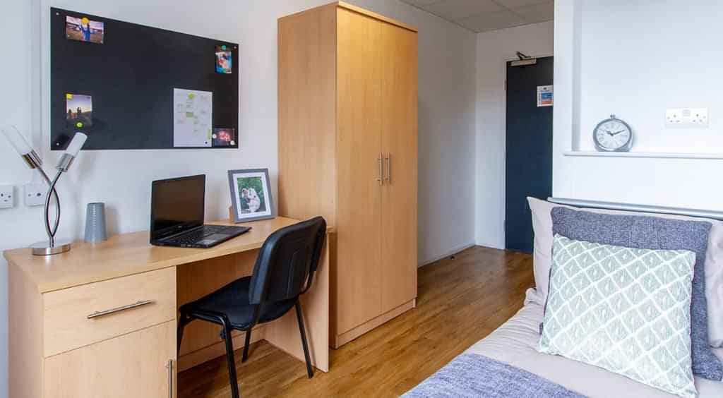 Silver Ensuite - Image 2