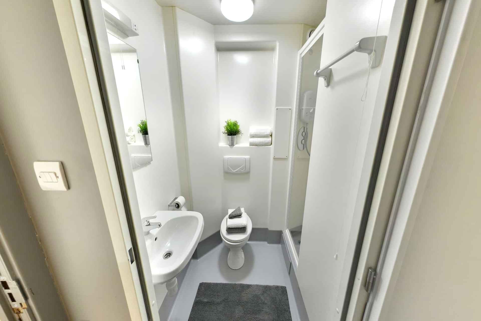 Classic Ensuite - Image 6