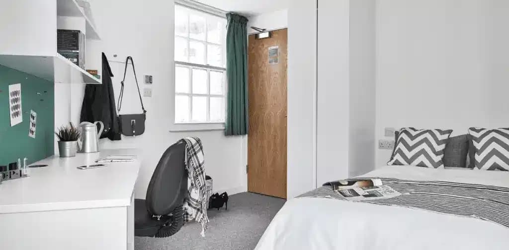 Room in Two Bed Flat - Image 1