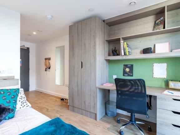 Silver Ensuite - Image 3