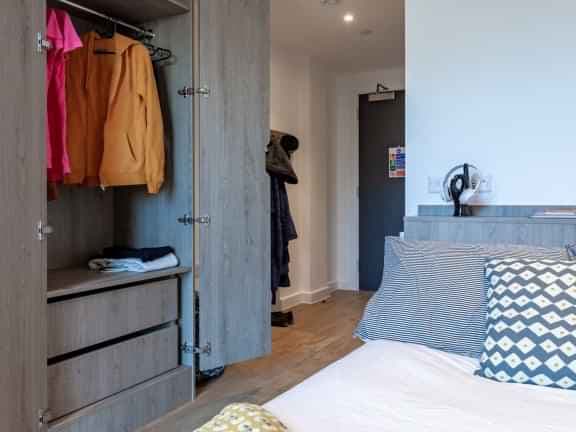 Gold Ensuite - Image 4