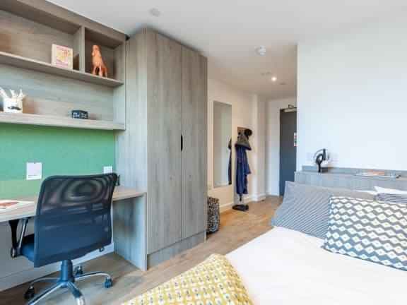 Gold Ensuite - Image 1
