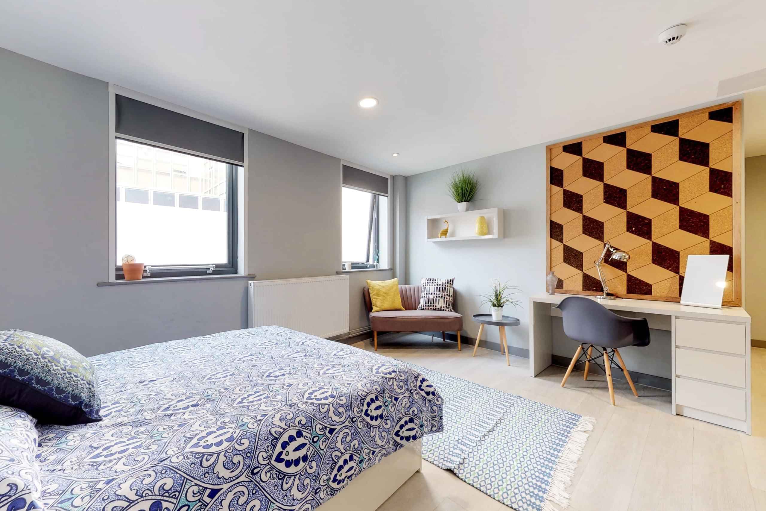 Deluxe Studio - Image 1