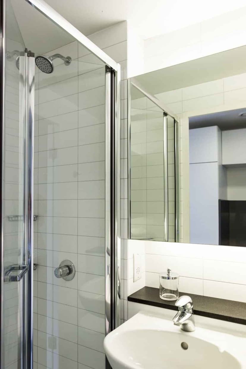 Bronze Ensuite Plus Penthouse - Image 4