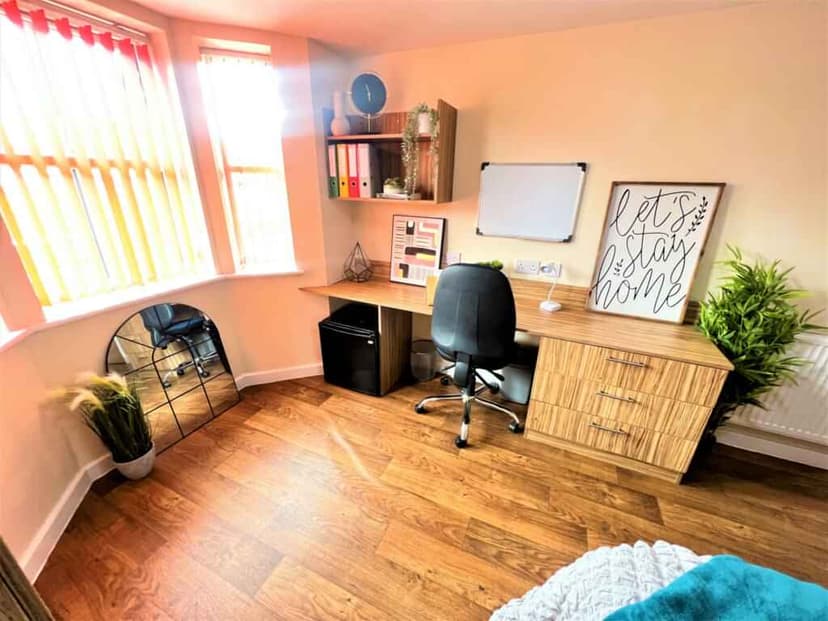 Premier Wet Room En-Suite - Image 7