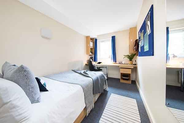 Classic Ensuite - Image 1