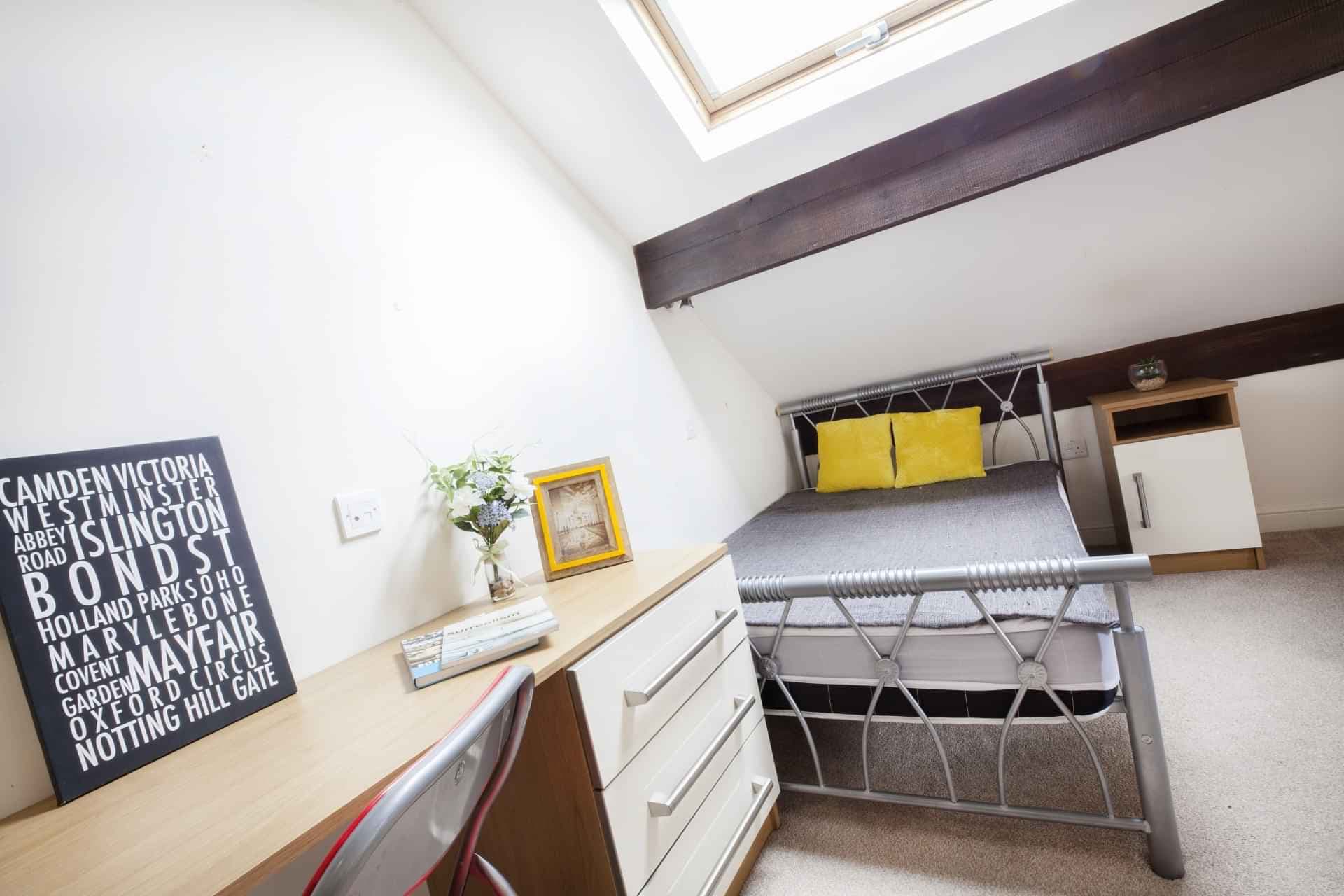 Classic En-Suite - Image 1