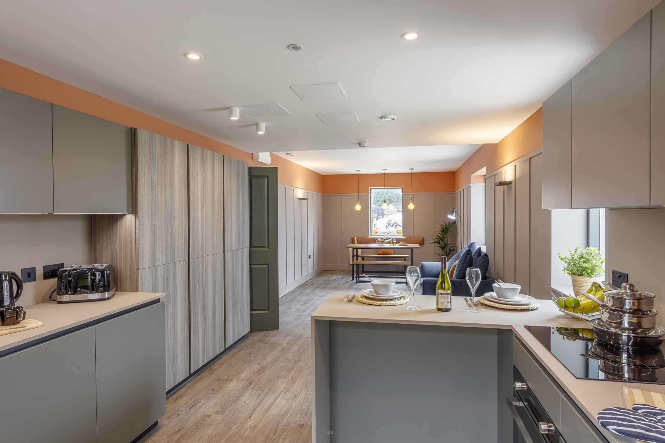 6 Bed Classic Ensuite - Image 3