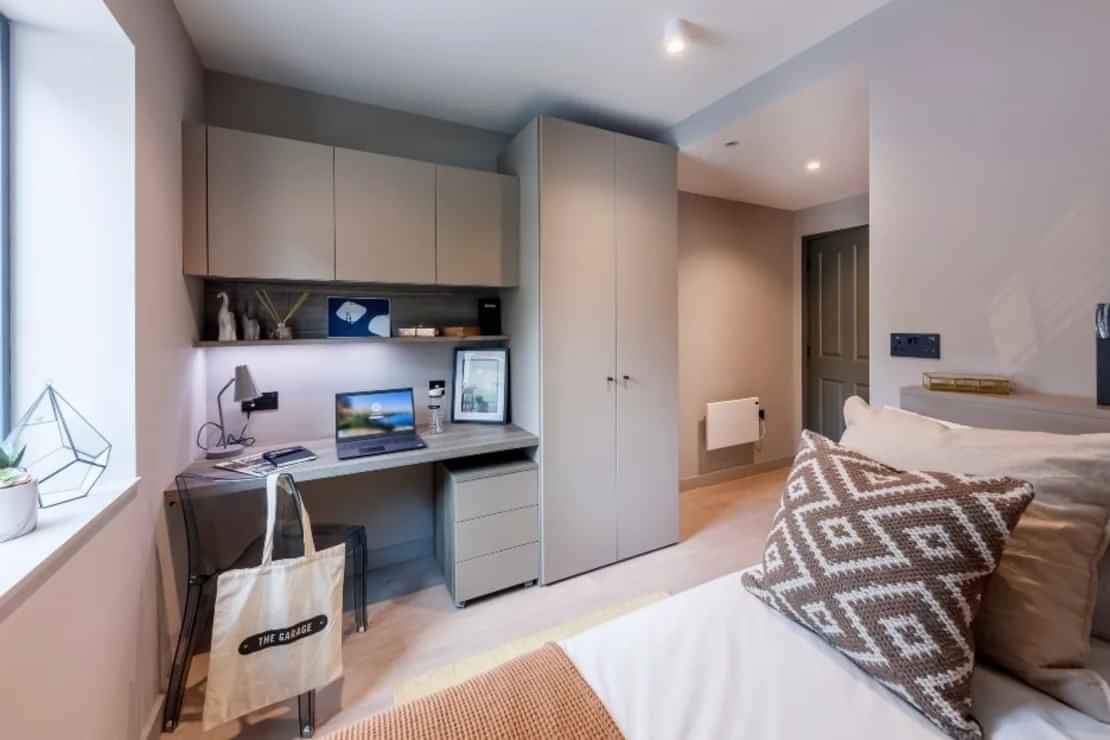 6 Bed Classic Ensuite - Image 1