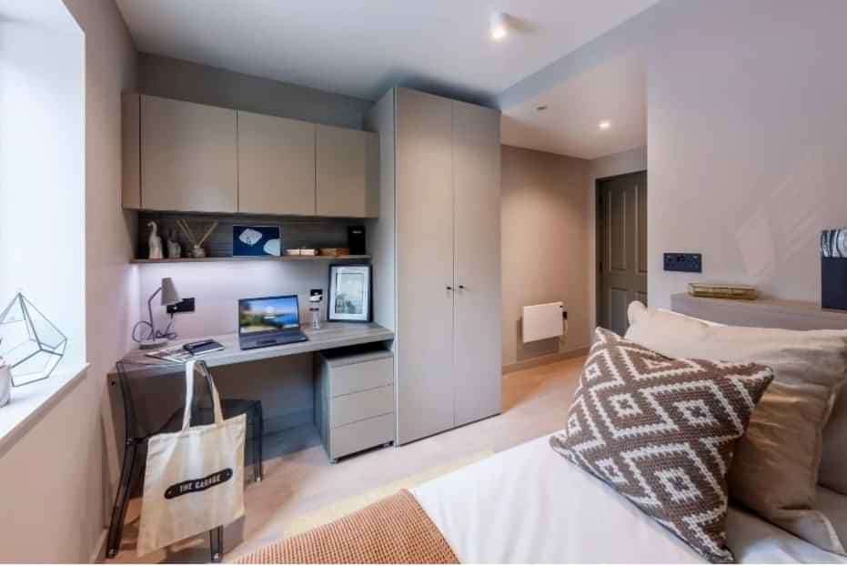 6 Bed Premium Ensuite - Image 1