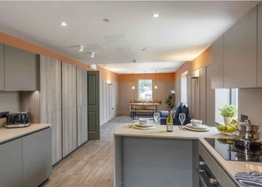 6 Bed Premium Ensuite - Image 3