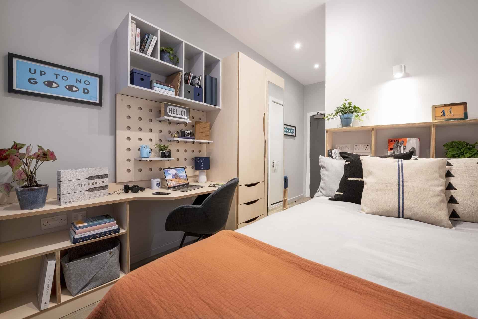 4-Bed Premium En-suite - Image 2