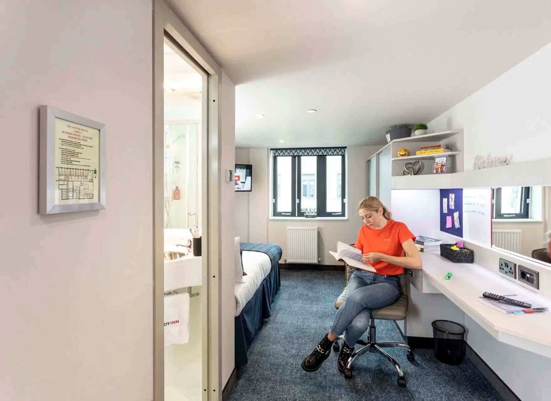 Platinum En-suite Serviced Apartment - Image 1