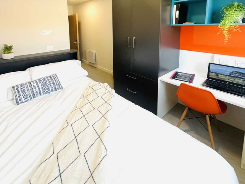 9 Bed Ensuite - Image 3