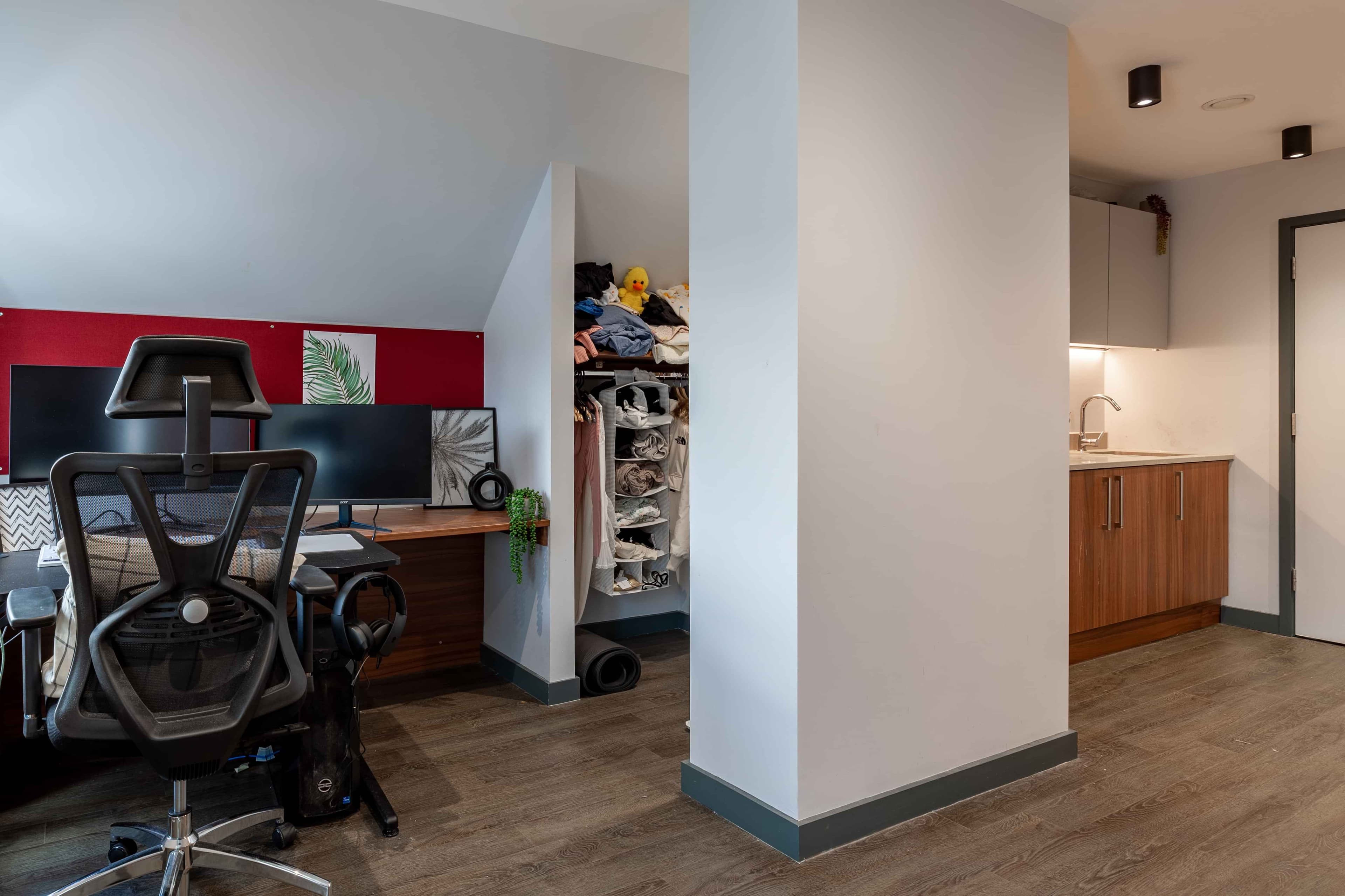 Deluxe Studio - Image 2