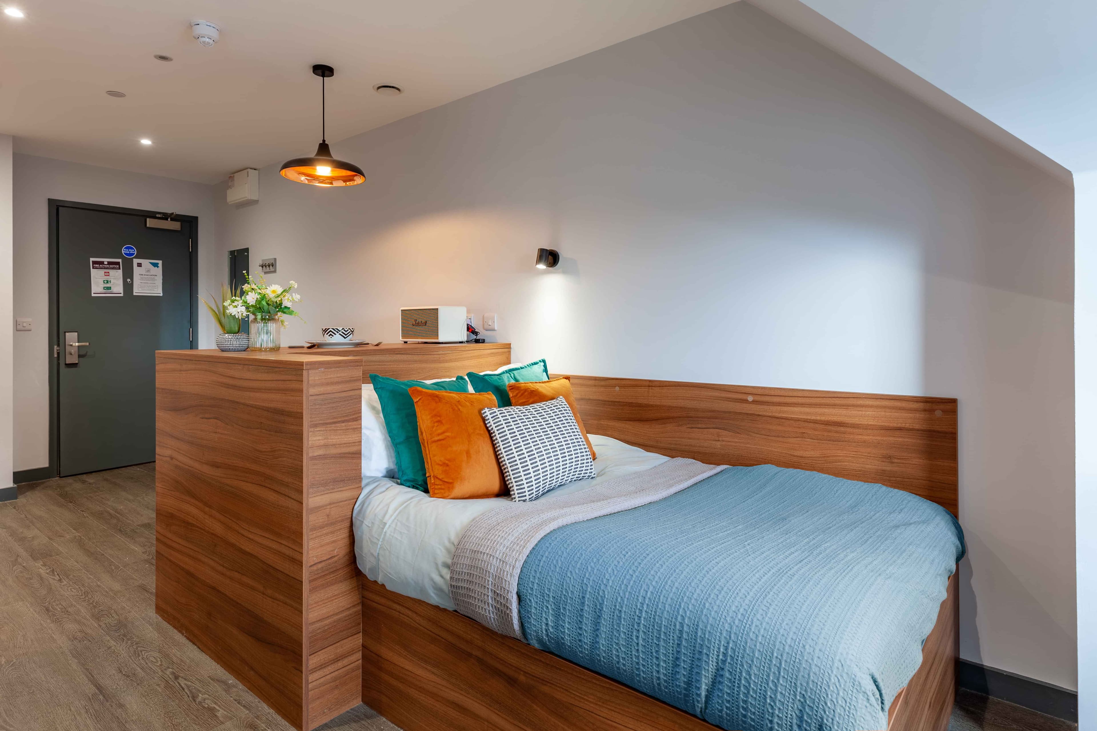 Deluxe Studio - Image 1