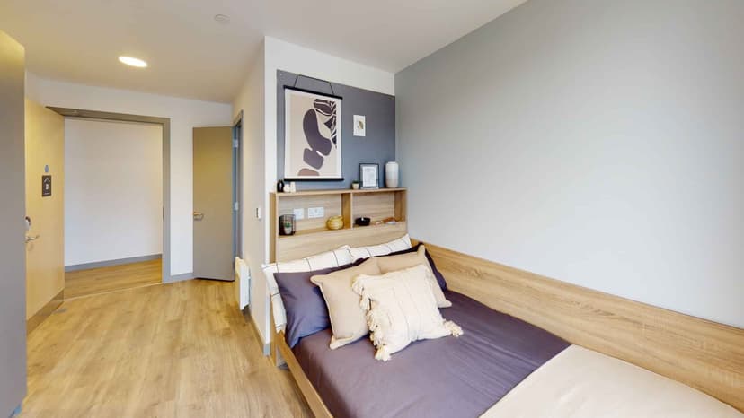 Classic Ensuite - Image 1