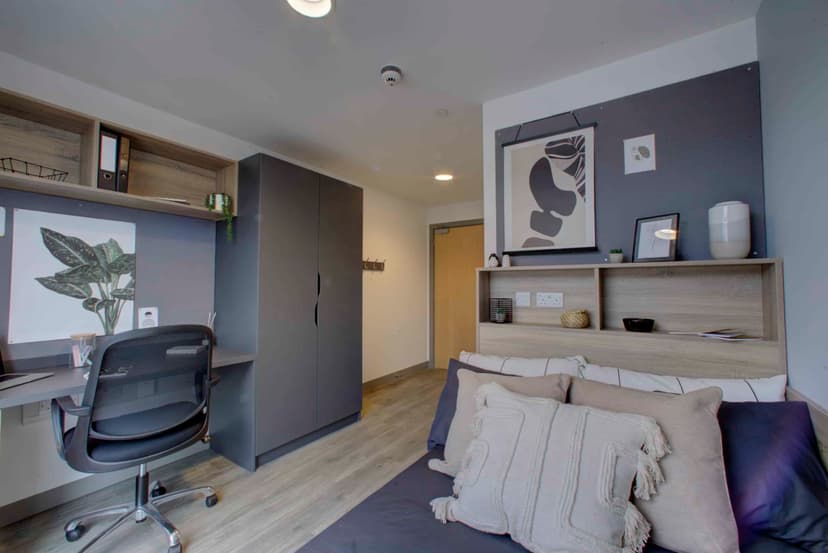 Classic Ensuite - Image 7