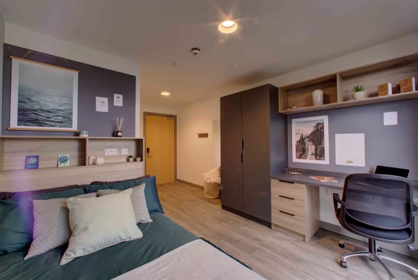 Premium Plus Ensuite - Image 1
