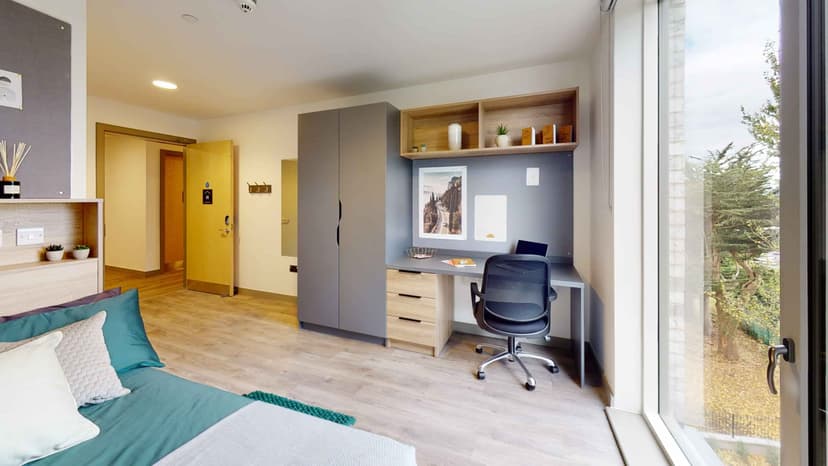 Premium Plus Ensuite - Image 4