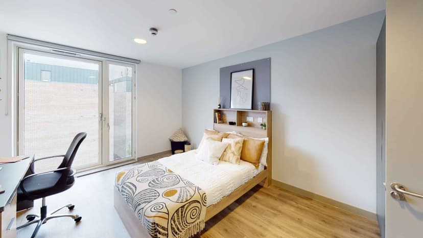 Deluxe Ensuite - Image 1