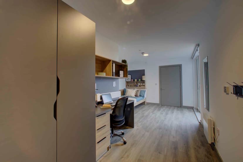 Superior Ensuite - Image 2