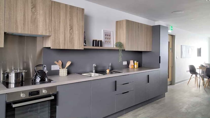 Superior Plus Ensuite - Image 8