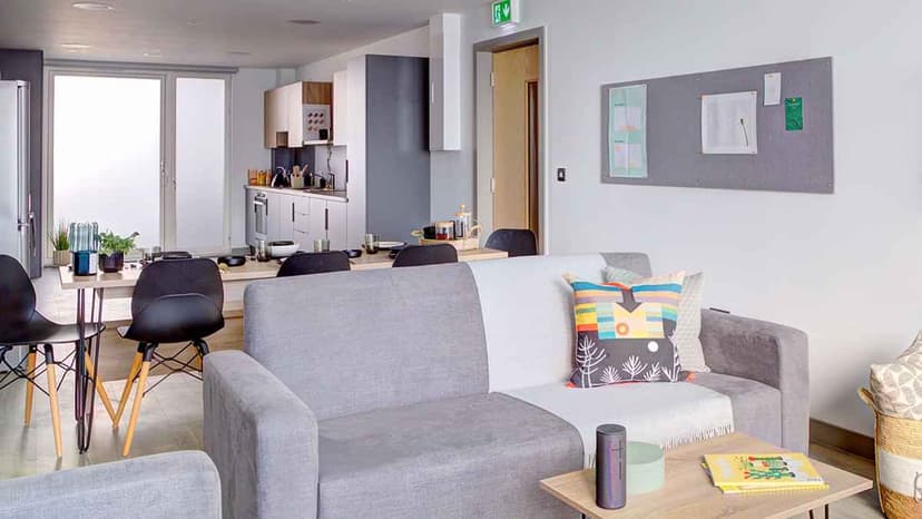 Superior Plus Ensuite - Image 6
