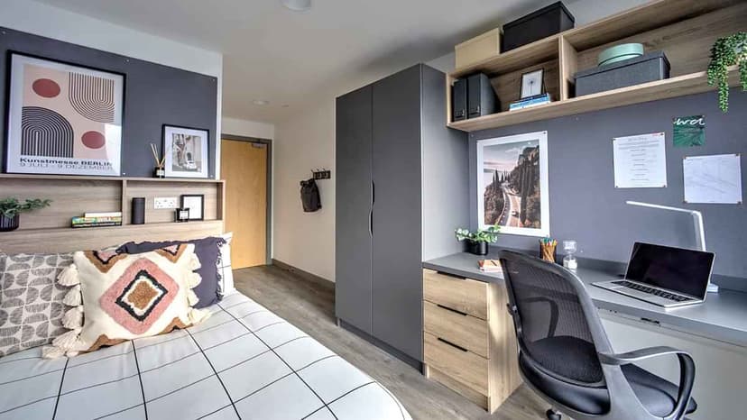 Superior Plus Ensuite - Image 4