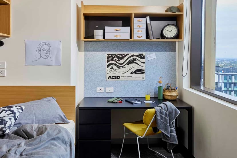 2 Bedroom Shared Bathroom, Single Bed - Image 2