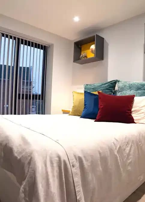  Superior Studio - Image 2