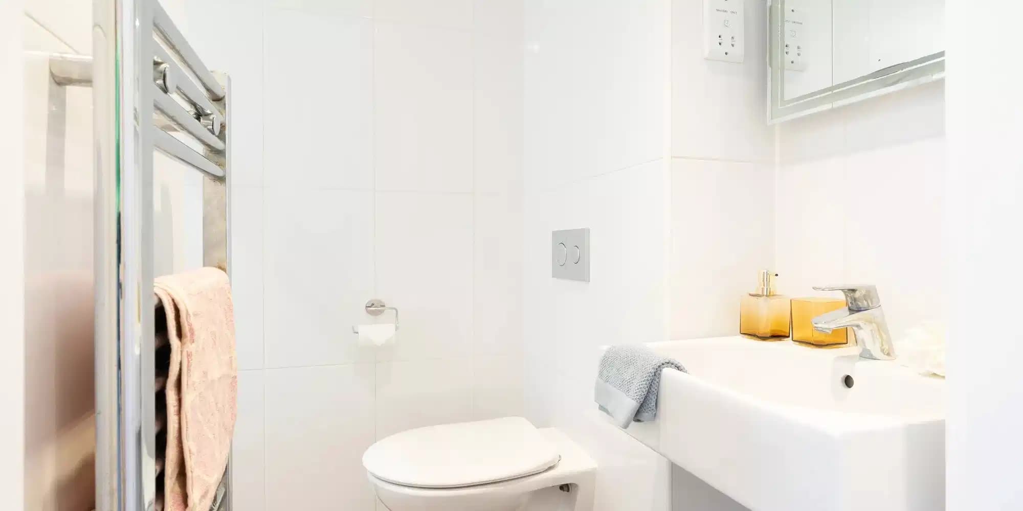 Bronze Twin Ensuite Upper Level Street View - Image 2