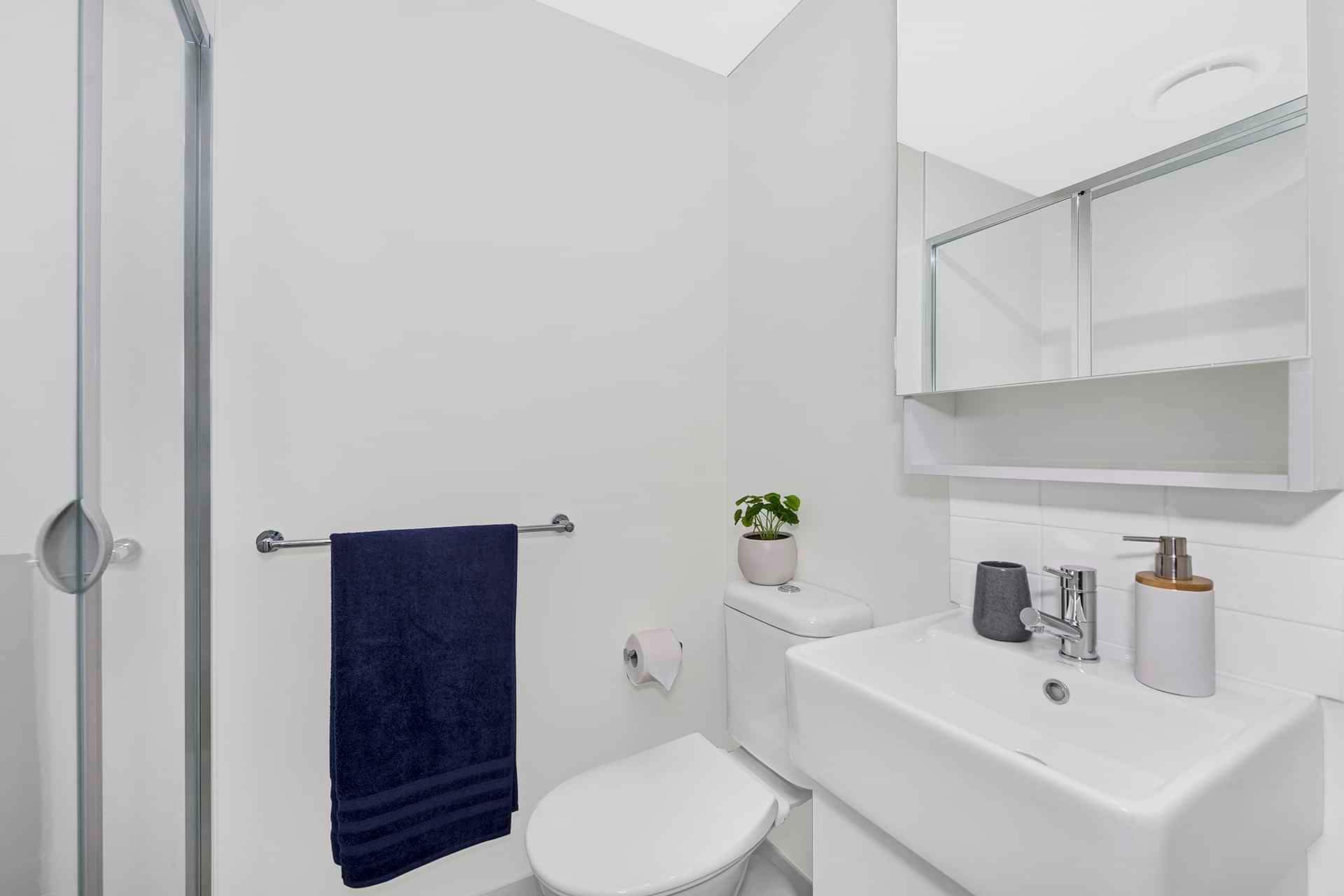 6 Bedroom Apartment With Ensuite - Image 2