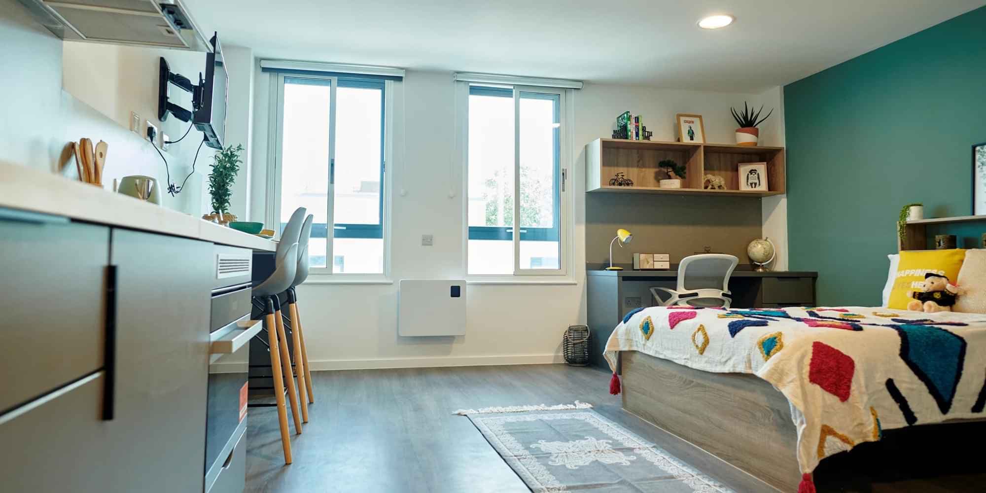 Silver Studio Upper - Image 1