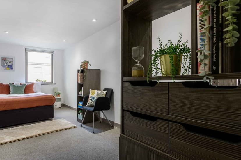 Classic 4 Bed - Image 6