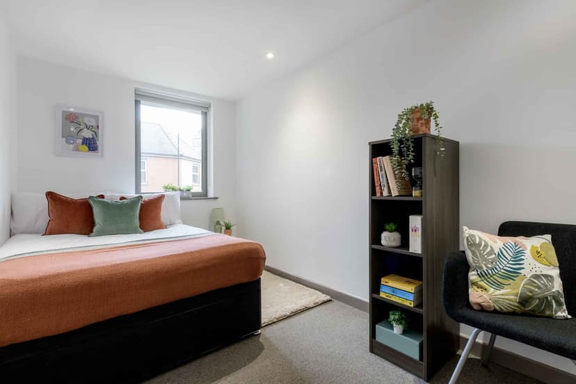 Classic 4 Bed - Image 1