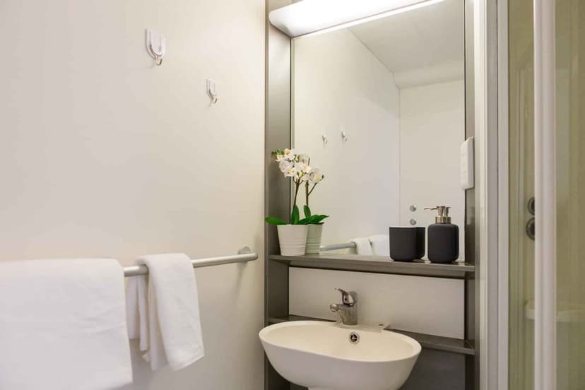 Silver Ensuite Mid Level - Image 2